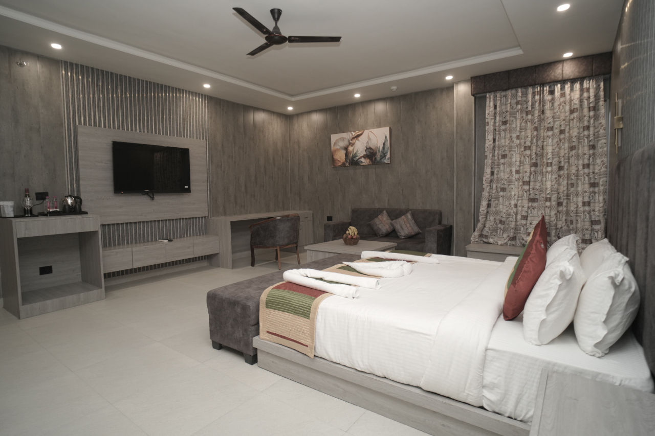 Suite Room With Bathtub